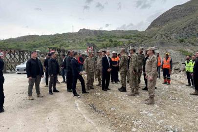 2. Ordu Komutanı Topaloğlu Hakkari-Van yolundaki çalışmaları inceledi