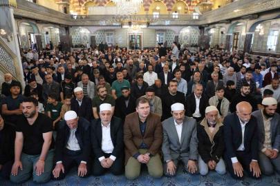 Bayram namazında camiler doldu