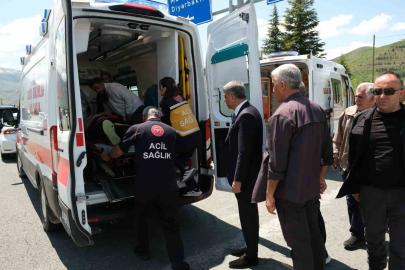 Elazığ’da otomobil aydınlatma direğine çarptı: 1’i bebek 4 yaralı