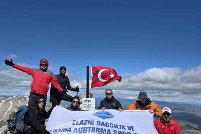 Elazığ’ın en yüksek zirvesinde anlamlı 19 Mayıs tırmanışı