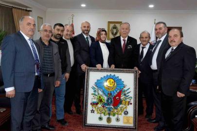 ESOB Başkanı Fırat’a ‘Osmanlı devlet arması’