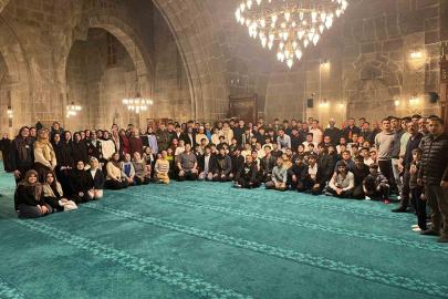 Her hafta cami ziyaretleriyle 100’üncü camide yatsı namazı kıldılar