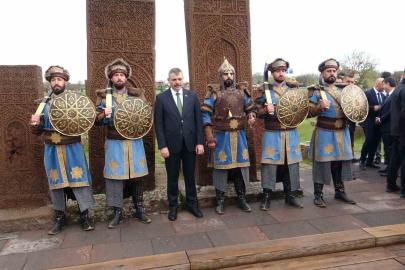 İçişleri Bakanı Mustafa Çiftçi, Ahlat’ta Selçuklu Mezarlığını ziyaret etti