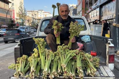 Sınırdan getirilen uçkunlar Yüksekova’da satışa sunuldu