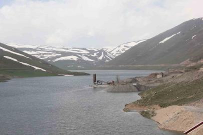 Su tutmaya başlayan Ünlendi Barajı çevresindeki köyler için 134 kilometrelik yeni yol yapılacak