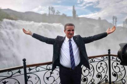 Tortum Şelalesi coştu, Vali Baruş hayran kaldı