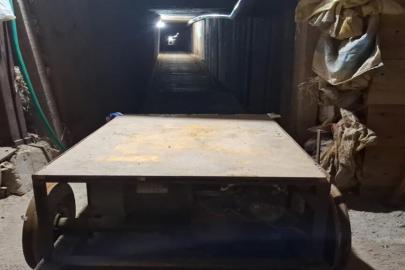 ABD-Meksika sınırında 590 metrelik kaçakçılık tüneli bulundu. 1 ton uyuşturucu yakalandı