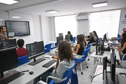 Antalya Dijital Gençlik Merkezi (DİGEM) açıldı
