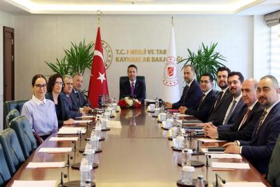 Bakan Bayraktar, Dünya Bankası Türkiye Ülke Direktörü Carret ile enerji yatırımlarını görüştü