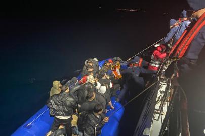 Ege Denizi'nde 39 düzensiz göçmen ile 1 göçmen kaçakçılığı şüphelisi yakalandı