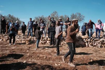 Filistinliler Yahudi çetelerin baskınına direndi: İki işgalci yaralandı