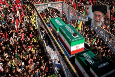 İran İslam inkılabı Rehberi Şehit Ayetullah Ali Hamaney Irak’ta uğurlanıyor