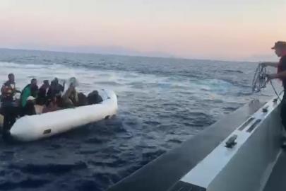 İzmir açıklarında 25 düzensiz göçmen yakalandı