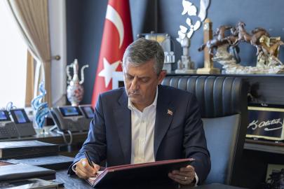 Özgür Özel ve 91 milletvekili CHP'den istifa etti. Yeni Parti resmen kuruluyor