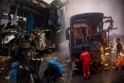 Peru'da iki yolcu otobüsü çarpıştı: 5 ölü, 16 yaralı