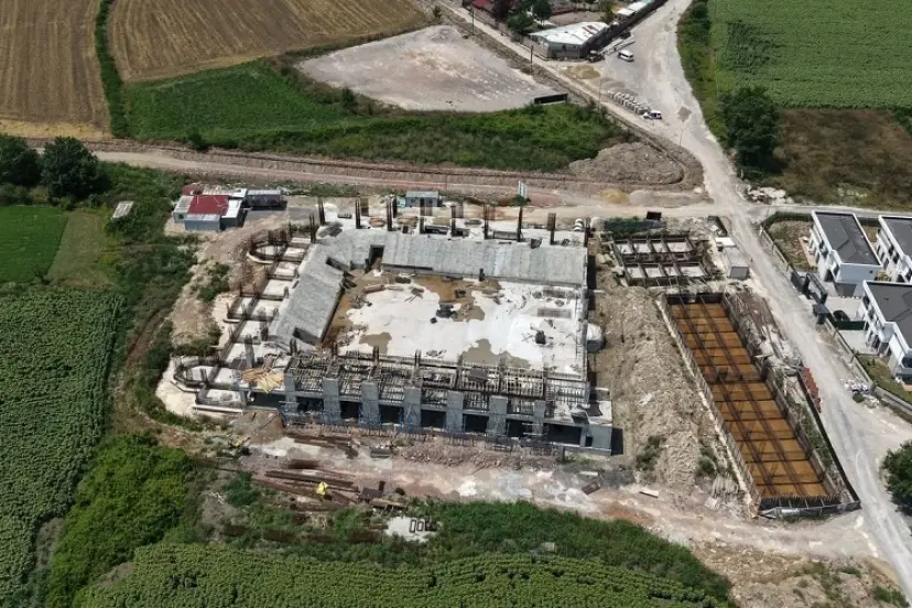 Sakarya'da bin 500 kişi kapasiteli yeni spor salonu hızla yükseliyor
