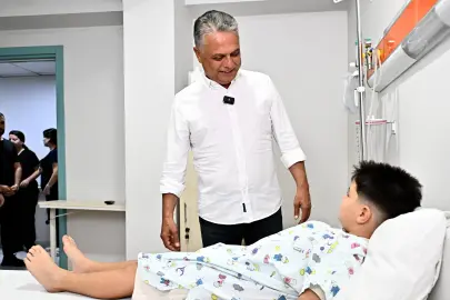 Antalya'da Başkan Uysal’dan sünnet olan çocuklara ziyaret