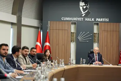 Kılıçdaroğlu, CHP Gençlik Kolları yönetimiyle buluştu