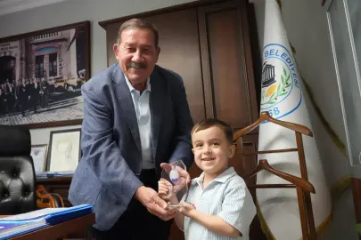 Milaslı minik Göktuğ'dan Başkan Topuz'a teşekkür ziyareti