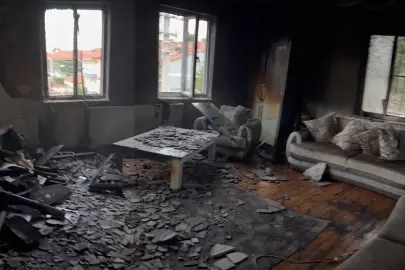 Yangında eşyaları kül olan aileye Sevgi Eli sahip çıktı