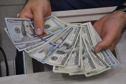 Dolar 50 lira sınırına dayandı