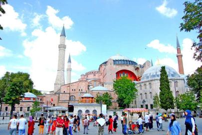 Türkiye turizmden üçüncü çeyrekte 25,5 milyar dolar gelir elde etti